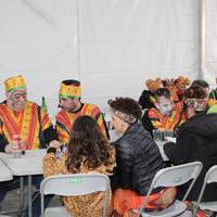 Inauteri larunbata: konpartsetako kideen bazkaria