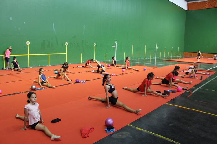 LOKEko gimnastek aurrera jarraituko dute entrenamenduekin