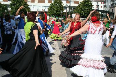 Rocioko erromeria dantza eta manzanilla artean