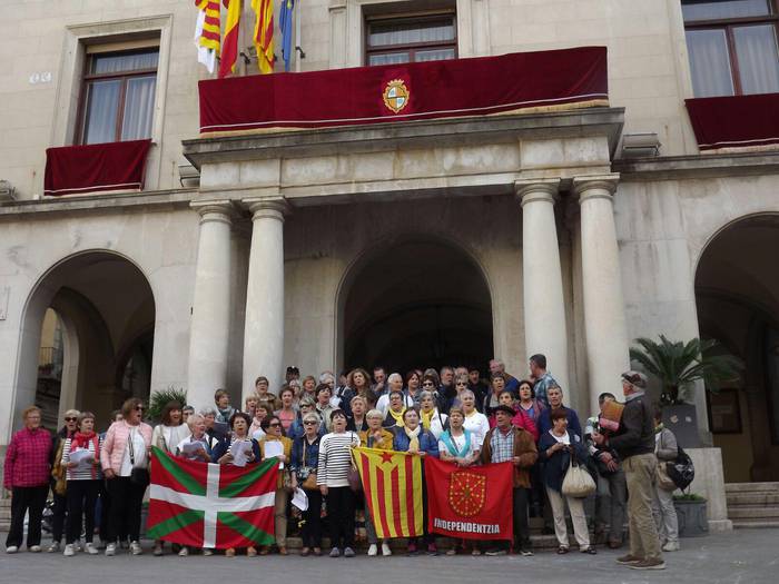 Euskal doinuak Kataluniara eraman ditu Xumelak  