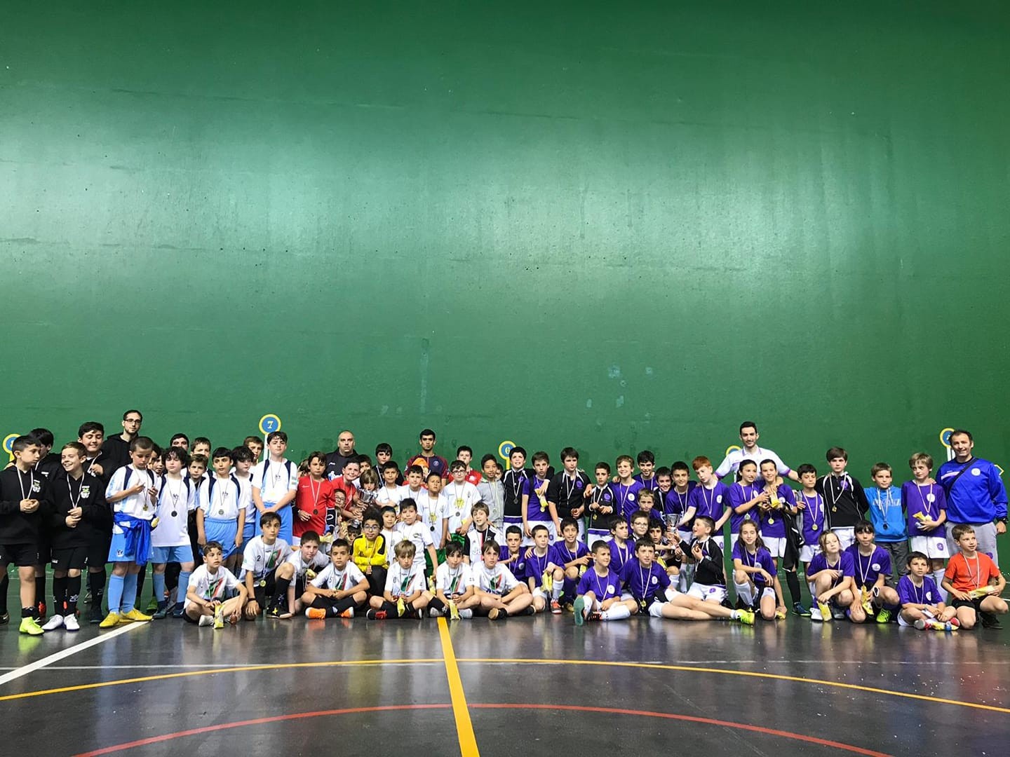 Areto futbol eskolen topaketa