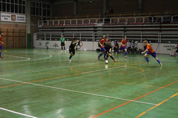 Areto-futbola denboraldi erdian da
