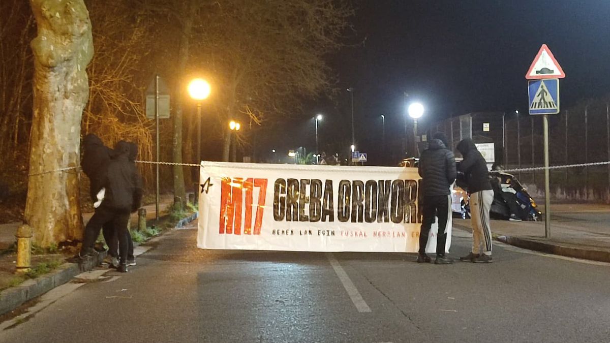 Pikete informatiboekin eta errepideak moztearekin ekin diote greba egunari