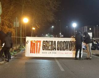 Pikete informatiboekin eta errepideak moztearekin ekin diote greba egunari