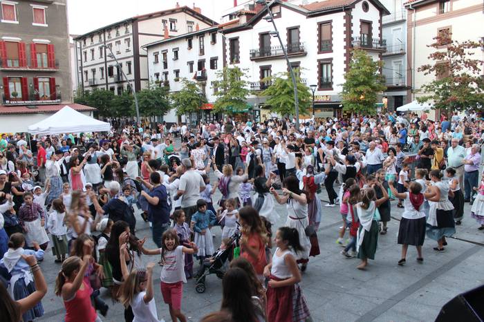 Iritsi dira Euskal Jaia eta Topa Eguna!!!
