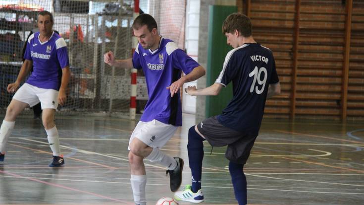 Areto Futbol egokitutako partidez gozatzen
