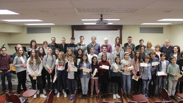 Paperera eramandako irudimenari, sariak