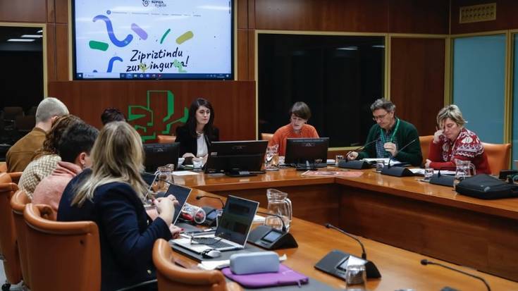Bizipoza Eskola aurkeztu dute Eusko Legebiltzarrean