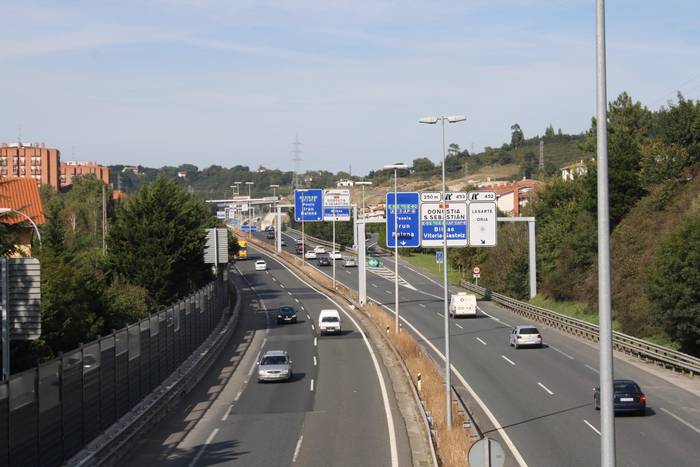 Pantaila akustikoak jartzeko eskaera berria