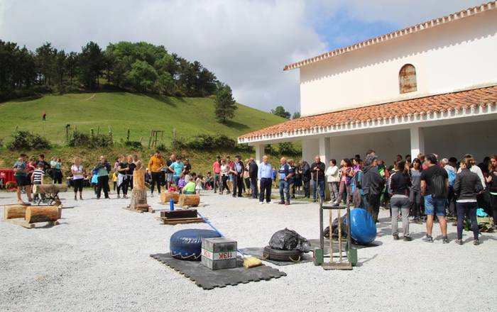 Azkorteko erromeria: Herri kirolak eta trikitilariak