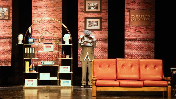 'Donosti 1987. Un asunto de txapelas' antzezlana