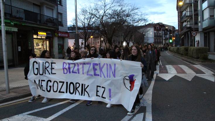 aSUnak talde feministak "barne lanketan zentratzea" erabaki du