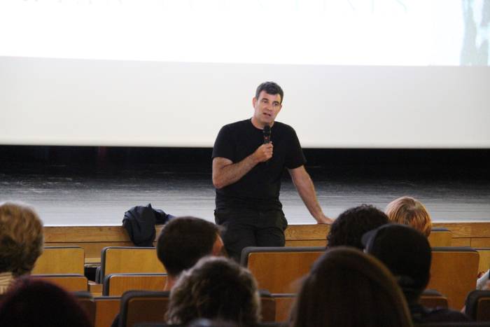 Asier Urbieta: "Eta zuek, ibaira jauzi egingo zenukete?"