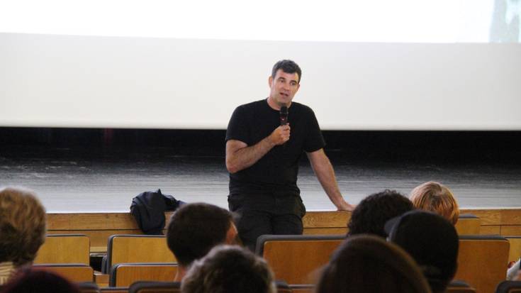 Asier Urbieta: "Eta zuek, ibaira jauzi egingo zenukete?"