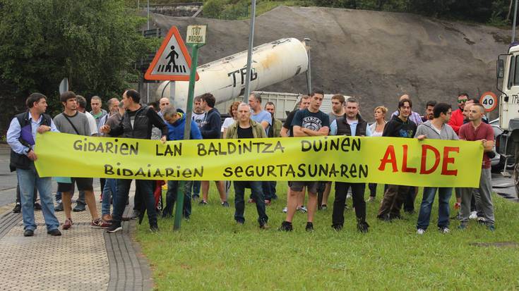 Gidari eta bidaiarien segurtasuna hobetzeko neurriak eskatu dituzte TSSTko langileek