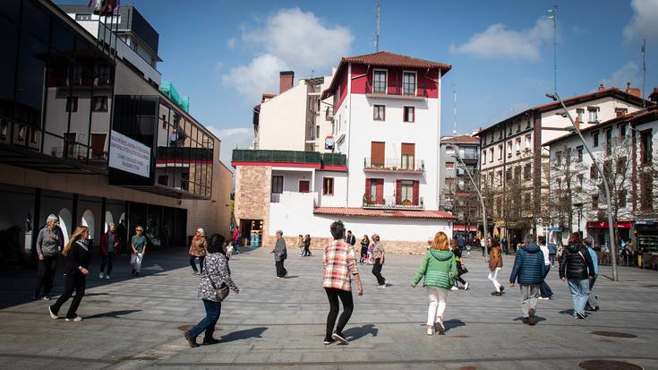 'Axuri beltza' dantzatu dute