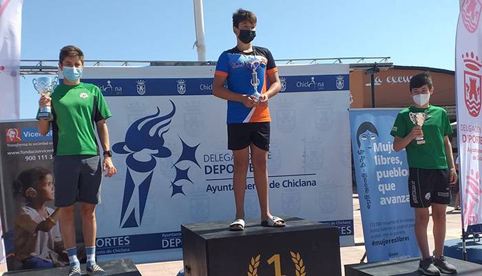 Herriko igerilariak, itsas zeharkaldietan lehian