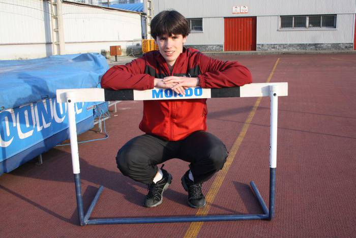 “Adrenalina askatzeko modu bat da atletismoa”