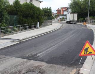 Asfaltatze lanak egiten ari da udala