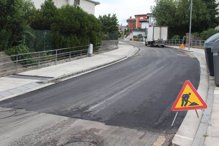 Asfaltatze lanak egiten ari da udala