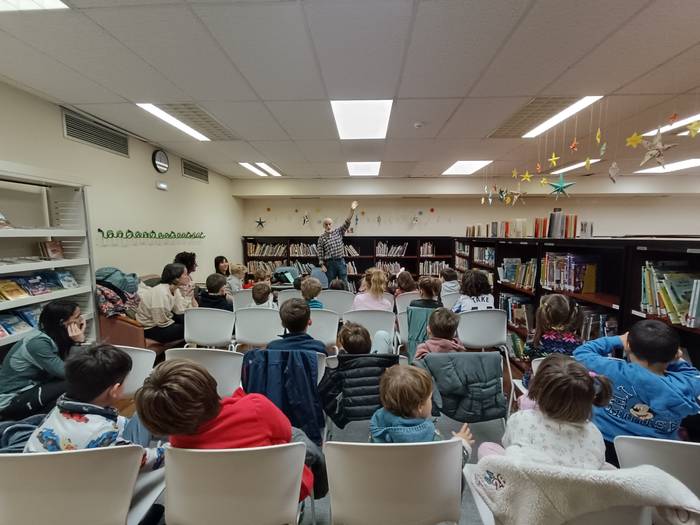 Juan Kruz Igerabideren kontakizunak entzutera etorri dira, Zubietatik