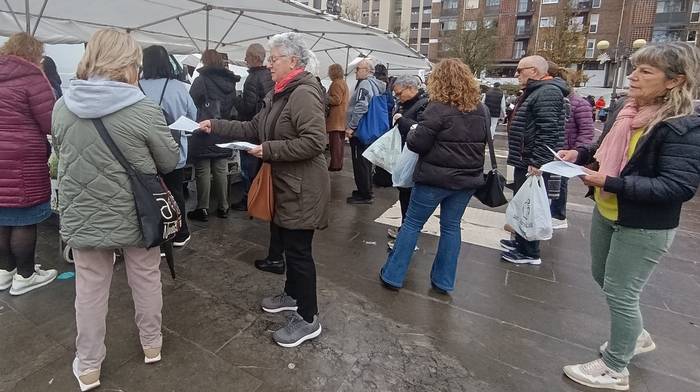 Eguberrietan murrizketak egingo dituztela salatu dute