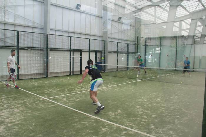 Padel eta squash txapelketetako finalak bihar