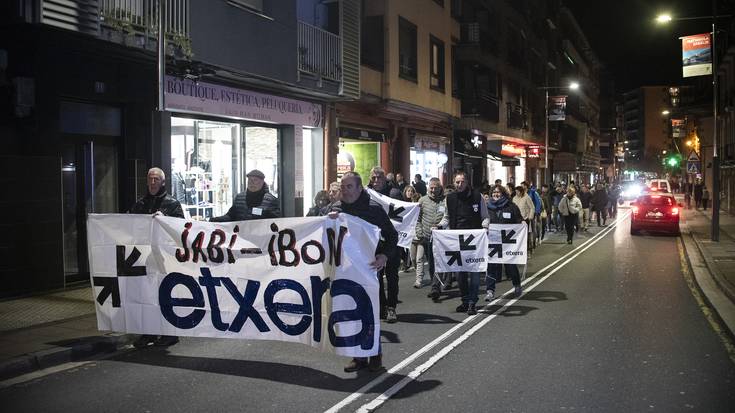 Lanean eta mobilizatzen jarraituko dute, "behin betiko konponbidearen alde"