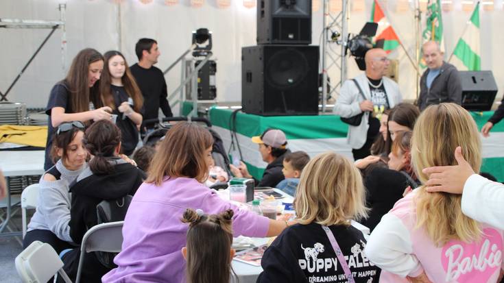 Andaluziako kulturaren erakusleiho izan da beste behin Okendo plazako karpa