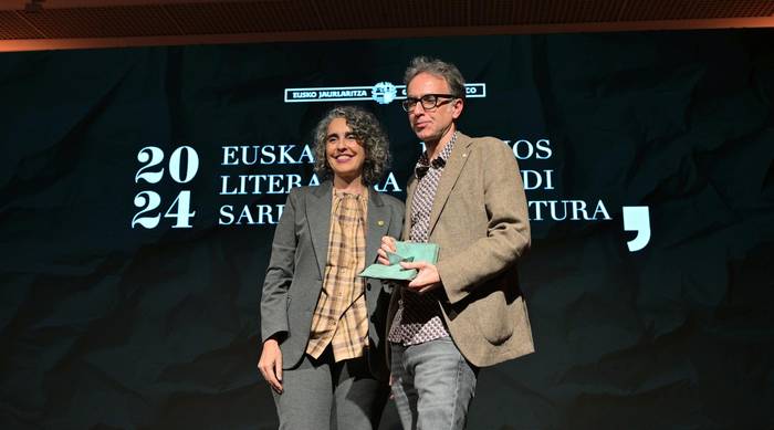 Harkaitz Cano idazle herritarrak laugarrenez irabazi du Euskadi Literatura sarietako bat