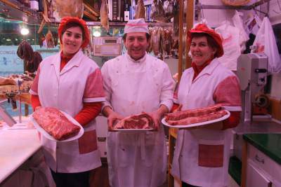 Wagyu xerrak, saiheskia eta txuletak salgai Larrañaga Harategian