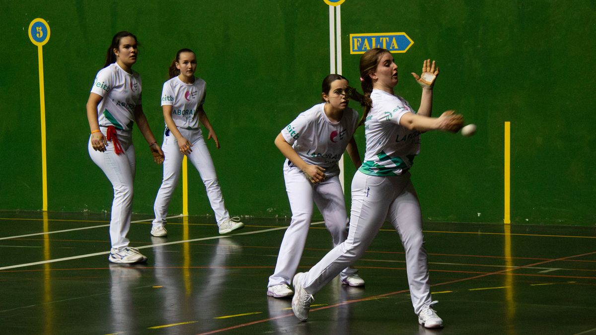 Emakumezkoen pilota jaialdi ederra jokatu dute Michelinen