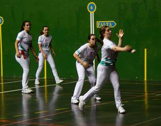 Emakumezkoen pilota jaialdi ederra jokatu dute Michelinen