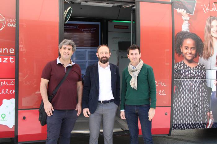 Kultura digitala sustatzeko autobusa