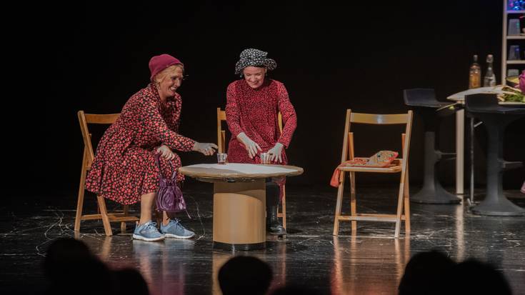 'Teatro Paraíso' antzezlana eskaini dute