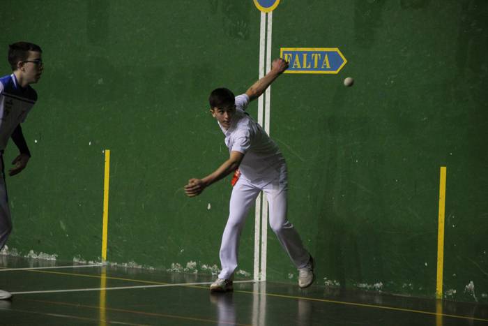 Intzako pilotariek bi garaipen erdietsi zituzten Lau eta erdiko txapelketan