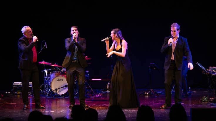 Generoko abesti ezagunen euskarazko bertsioak ere egin zituzten