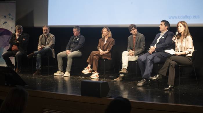 Euskaldunak ahalduntzeko bidean, denak elkarrekin