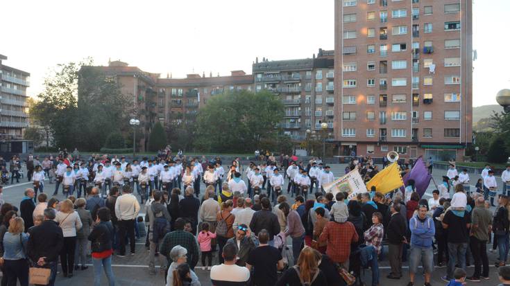 Bigarren eguna, danborren erritmora