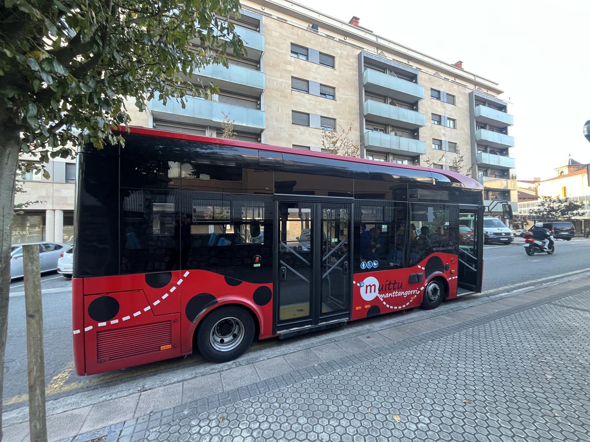 Autobus zerbitzu berezia emango dute hilerrira joateko
