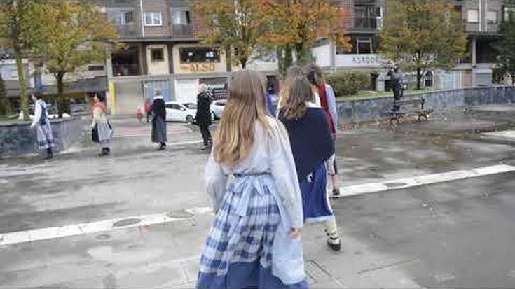 Andatza plazan hasi da kantujira