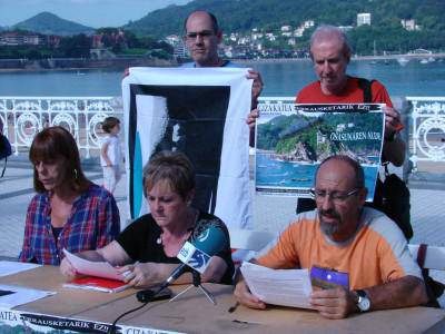 Errausketaren aurkako giza katea igande goizean Donostian