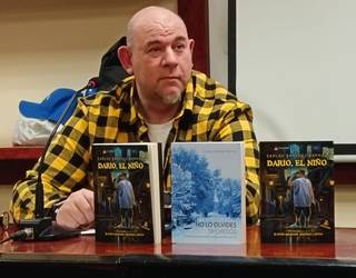 'Dario, el niño' liburua aurkeztu du Carlos Sanchezek