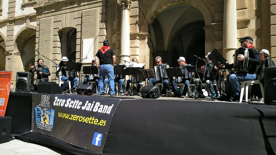 Zero Sette akordeoi orkestra Lleidan izan da