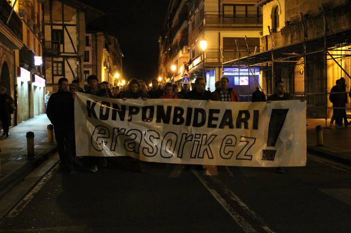 Atxiloketak salatzeko manifestazioa