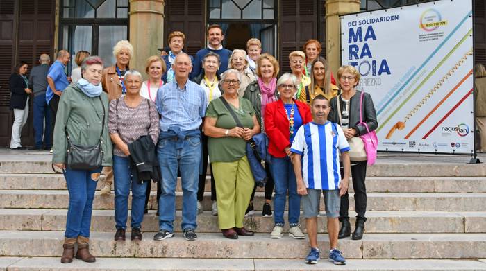 Adineko pertsonei konpainia egiten dien haria