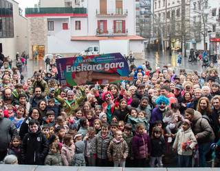 Arratsalderaino luzatu da festa