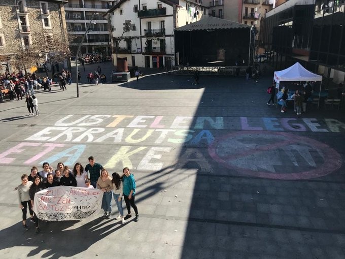 Kale ekintza egin du Ernaik, erraustegiaren aurka protesta egiteko