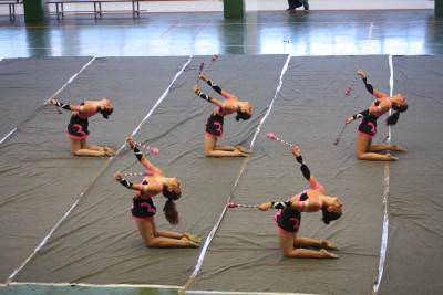 Gimnasia erritmiko taldearen erakustaldi polita igandean