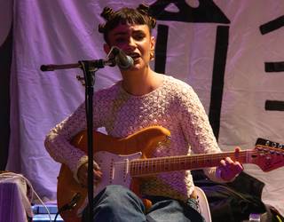 ma.dame artistak kontzertu akustikoa eskaini du